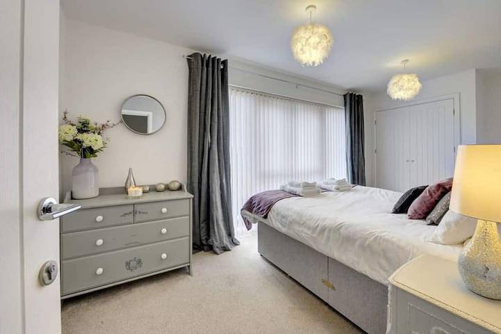 Marston Croft Cottage | Hot Tub | Sleeps 7 |Southam | Inspire Homes in Southam, Warwickshire