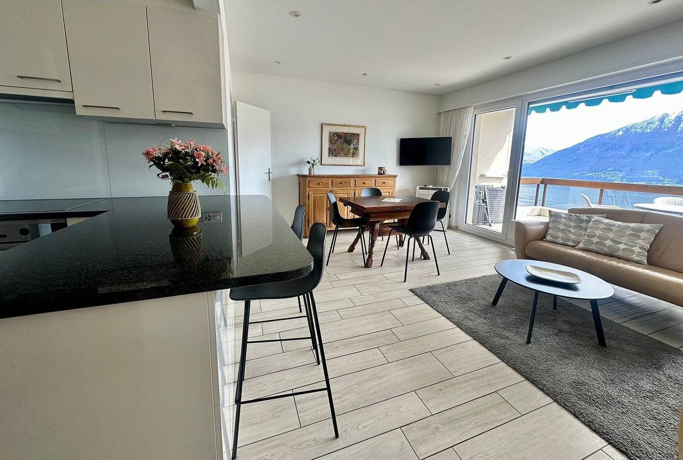 Ganze Wohnung, Eck-Wohnung im 3. Stock für 1-3 Personen. in Orselina, Tessiner Alpen