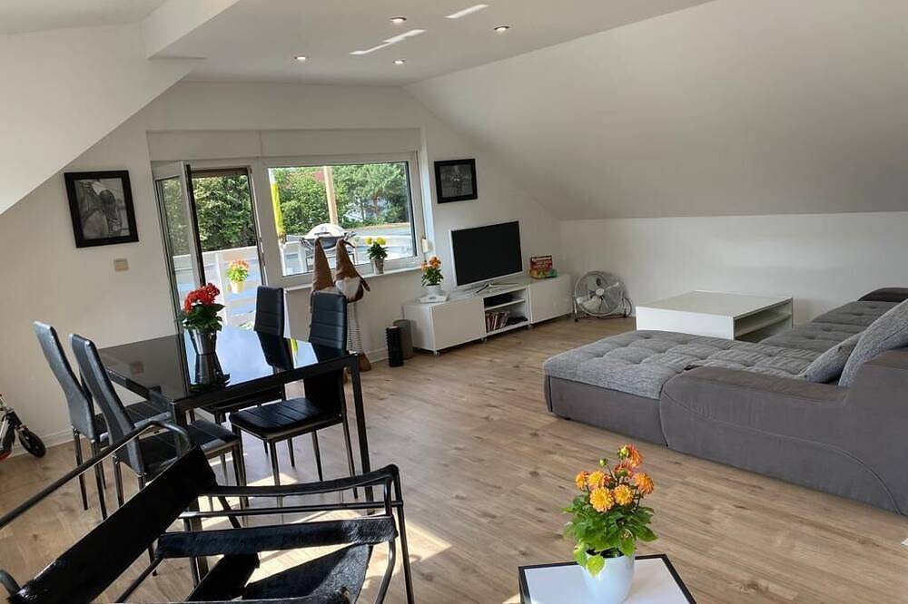 Ganze Wohnung, Schicke kinderfreundliche Wohnung in Köln Pulheim mit Balkon, Grill, Spielplatz in Pulheim, Rhein-Erft-Kreis