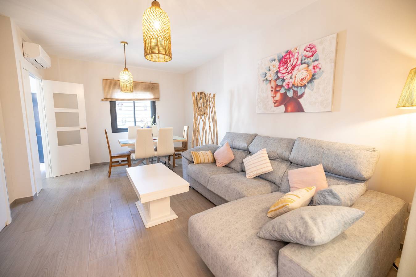 Casa Flor del Rocío – Seville – 4 Bedrooms for 8 – Ac Throughout – Terrace & Parking in La Rinconada, Sevilla Province