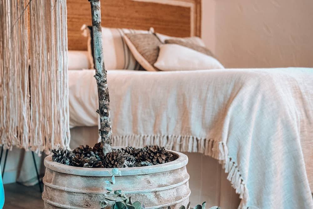 Entire apartment, Apartment 'Suite Romántica' with Mountain View, Wi-Fi and Air Conditioning in Canyelles (Barcelona), Garraf