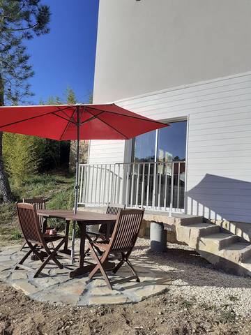 Gîte pour 4 personnes, avec jardin et balcon ainsi que jacuzzi et piscine en Ardèche