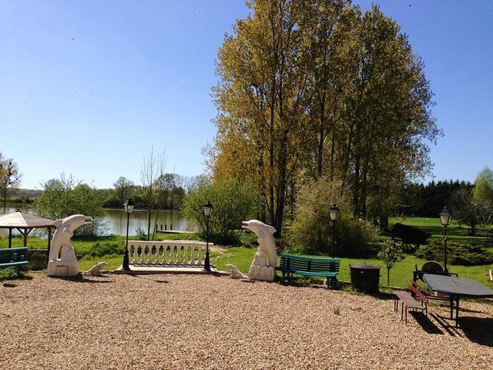 Location de vacances pour 38 personnes, avec vue sur le lac et jardin, animaux acceptés à Courtenay - 2