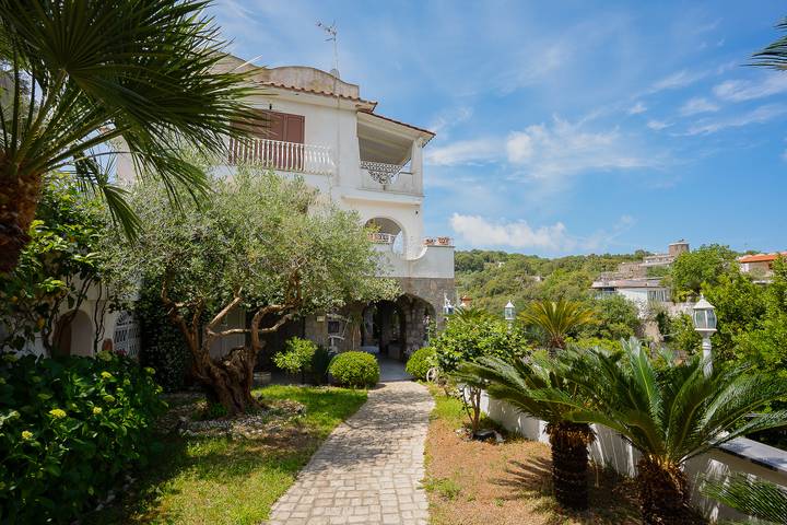 Villa per 12 persone, con Terrazza e Giardino a Ischia