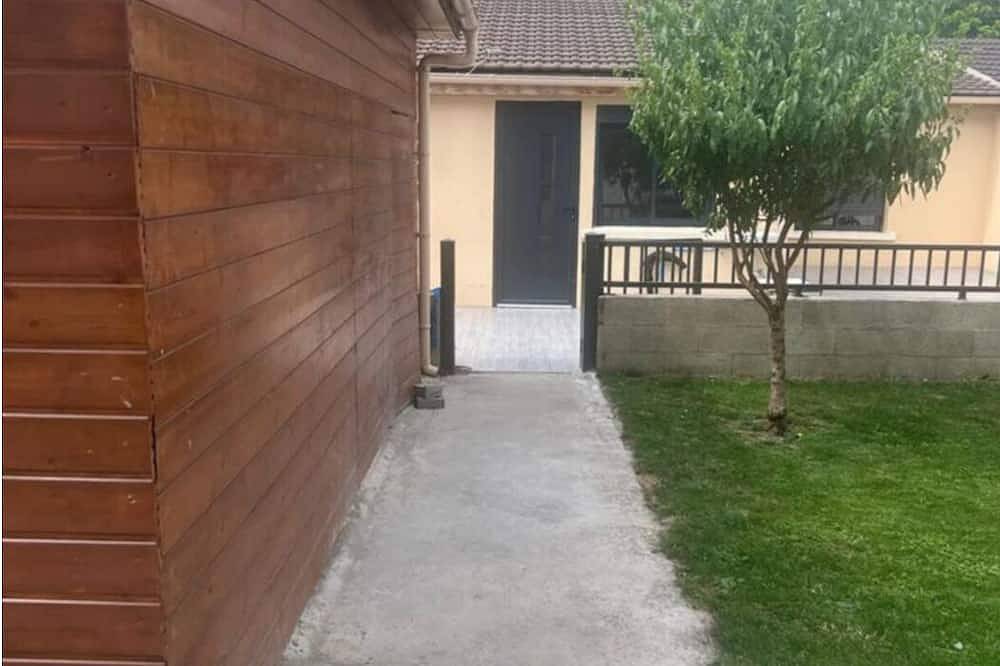 Private Room & Shared Bathroom near Cdg airport, Parc de expo, Disneyland in Tremblay-en-France, Seine-Saint-Denis