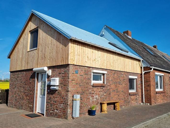 Nordseehaus mit Piratennest in Nordstrand (Gemeinde), Nordstrand
