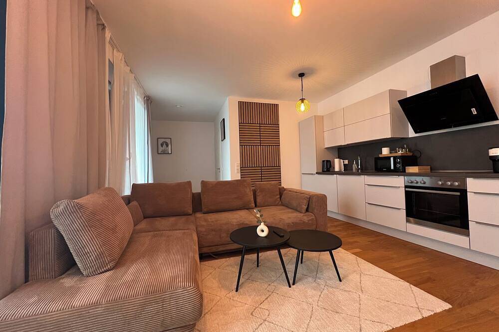 Ganze Wohnung, Elite Apartment \/ Quiet \/ Netflix \/ Elevator in Rodenkirchen, Köln