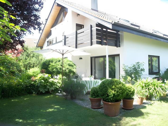 Hel lejlighed, Apartment Riedel '1-Room Apartment, 45 sqm' with Shared Garden, Balcony and Wi-Fi in Kippenhausen, Immenstaad am Bodensee
