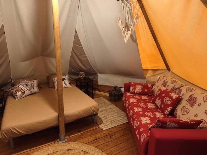 Tente pour 2 personnes, avec Terrasse ainsi que Jardin et Vue dans l' Isère - 4