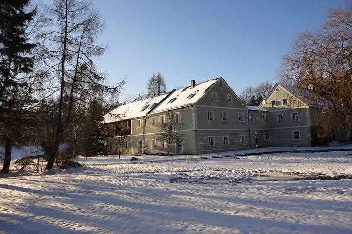 Ganze Wohnung, Unterkunft im ersten Stock mit großer Logia in Tirschenreuth, Ostbayern