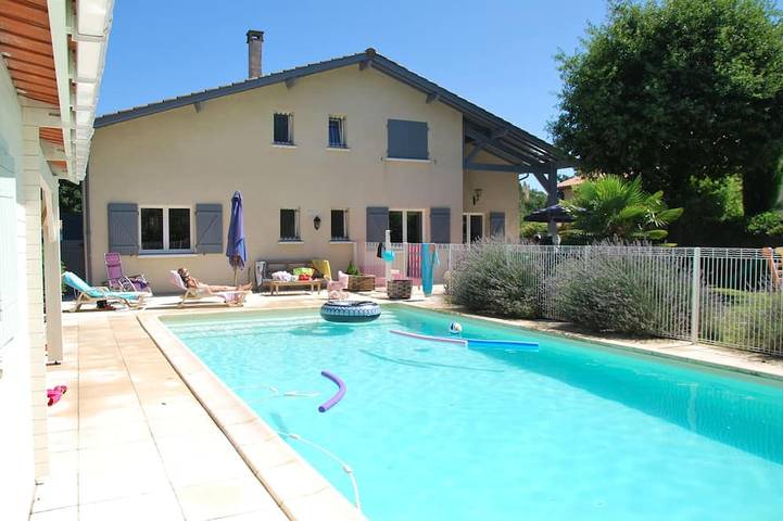 Location de vacances pour 12 personnes, avec Balcon et Jardin à Saint-Aubin-de-Médoc