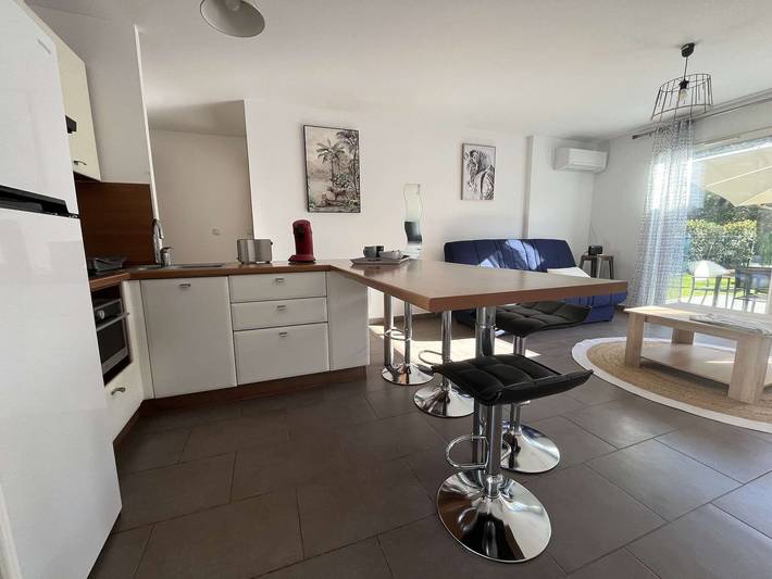 Entire apartment, Ground-floor apartment with garden, Ac, garage, close to beach, 4 sleeps in Poggio-Mezzana, Corte region