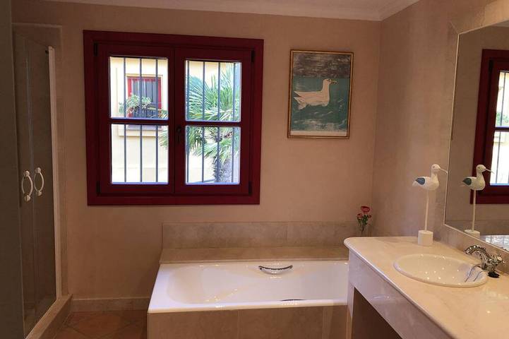 Maison de vacances pour 7 personnes, avec Balcon ainsi que Jardin et Piscine à Sotogrande - 4