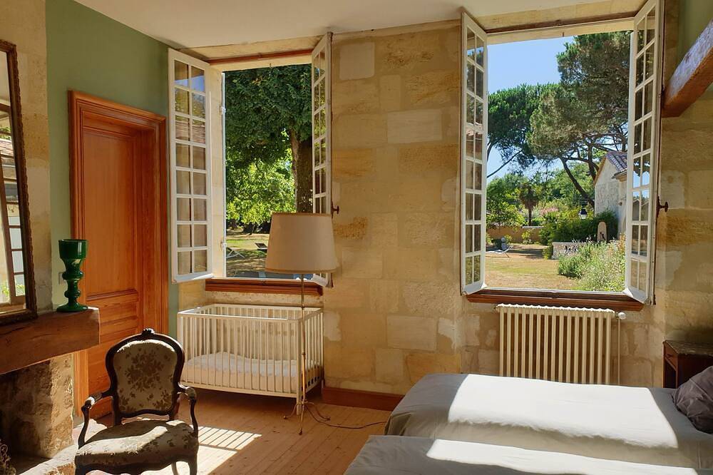Grande maison familiale campagne dans le Médoc avec piscine tennis 15mn Bordeaux in Labarde, Région de Lesparre-Médoc