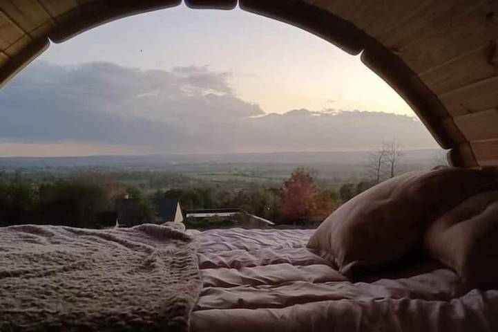 Gîte pour 25 personnes, avec jardin et balcon, animaux acceptés dans Souleuvre-en-Bocage - 2