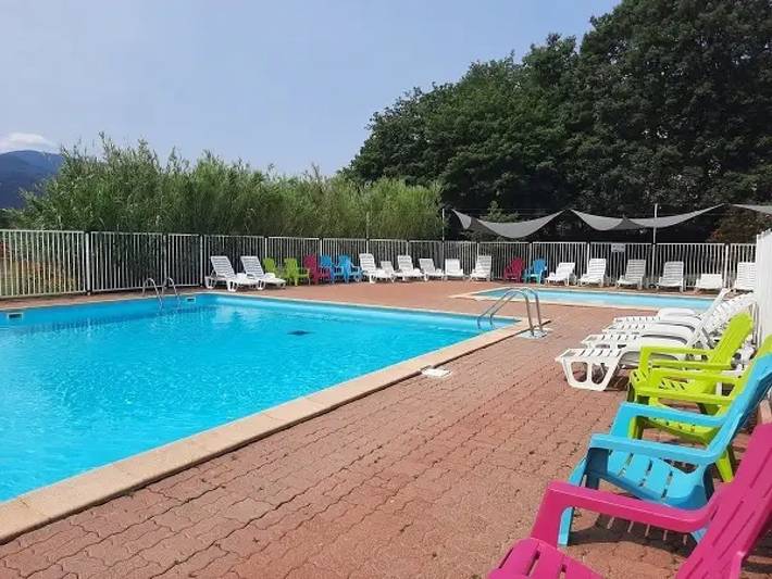 Camping pour 4 personnes, avec bassin pour enfant