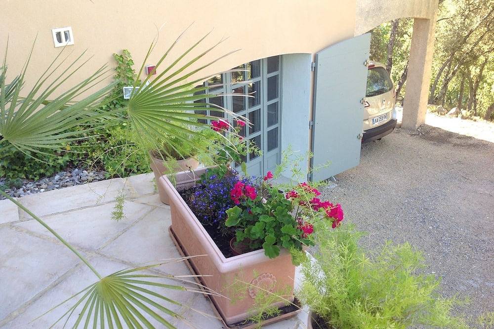 Geheel appartement, T1 charmant ingedeeld *** op de begane grond van villa met tuin en zwembad, prive toegang tot het meer in Esparron-de-Verdon, Regionaal natuurpark van de Verdon