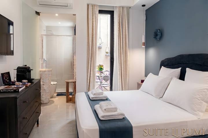 Apartamento entero, Habitación 'Li Pumi' con terraza compartida, Wi-Fi y aire acondicionado in Taviano, Golfo de Tarento