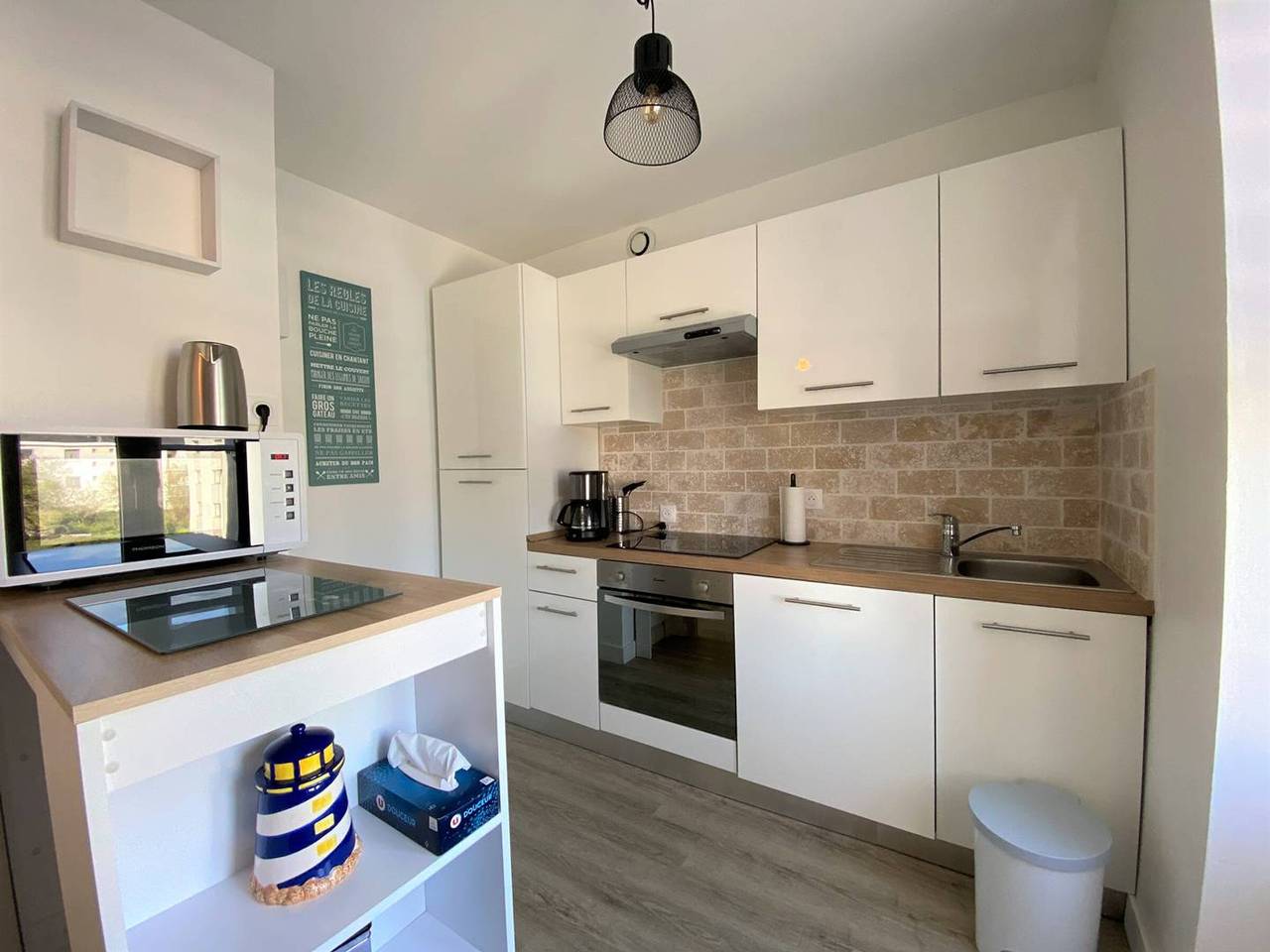 Entire apartment, Renovated Apartment for 5 in Downtown Perros-Guirec with Balcony and Parking in Perros-Guirec, Pink Granite Coast