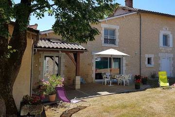 Gîte pour 6 personnes, avec terrasse et jardin à Montagrier