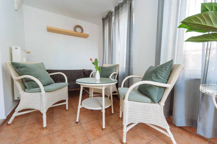 Apartmenthaus Kaiser Friedrich - Doppelzimmer Economy, eigene Du/Wc über den Gang, 1 Schlafraum mit Doppelbett in Schloss Sanssouci, Potsdam und Umgebung