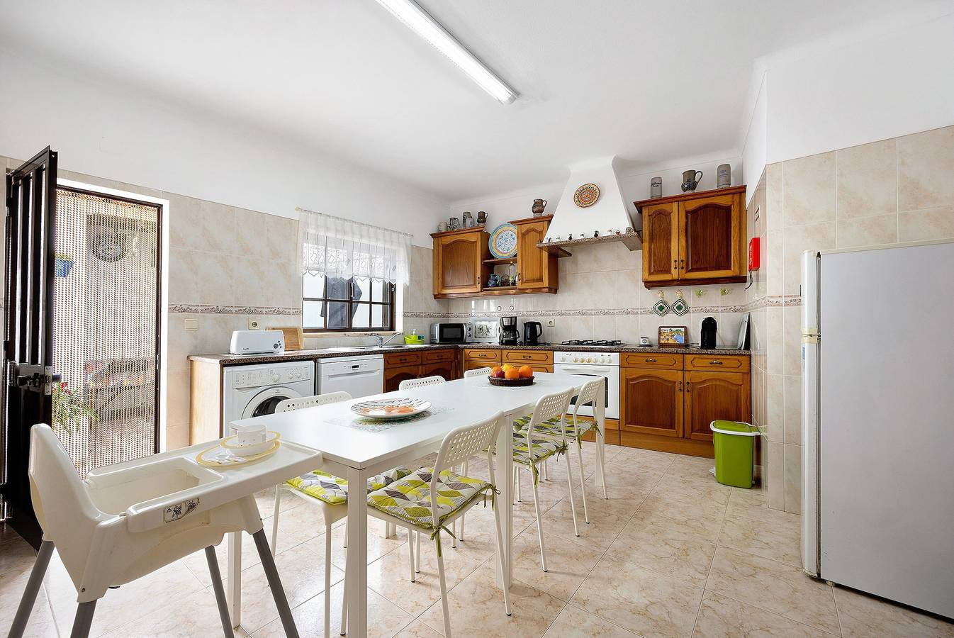 Casa de vacaciones 'Brita' con terraza privada, balcón y Wi-Fi in Raposeira, Vila do Bispo