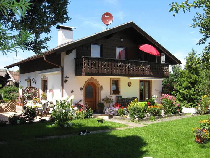 Ferienwohnung für 2 Personen, mit Balkon und Terrasse sowie Garten in Bad Kohlgrub