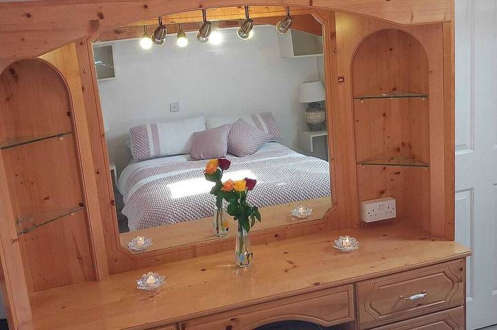 1800s Irish Cottage Escape – 5 mins walk to the village with baby amenities in Comté de Wexford