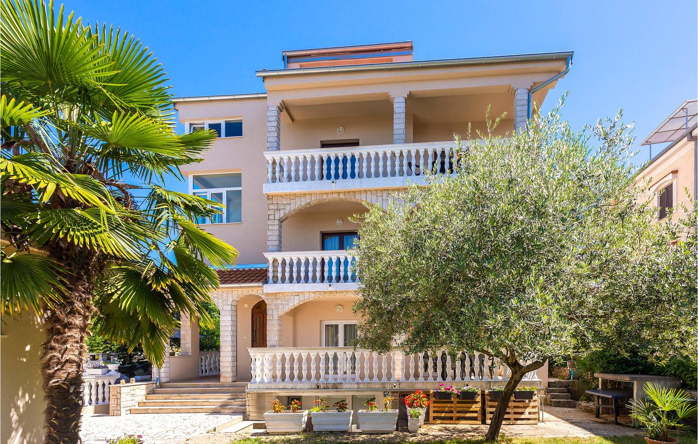Ganze Ferienwohnung, Reizendes Apartment mit 1 Schlafzimmer, Meerblick, Terrasse und Parkplatz in Zidarici, Krk