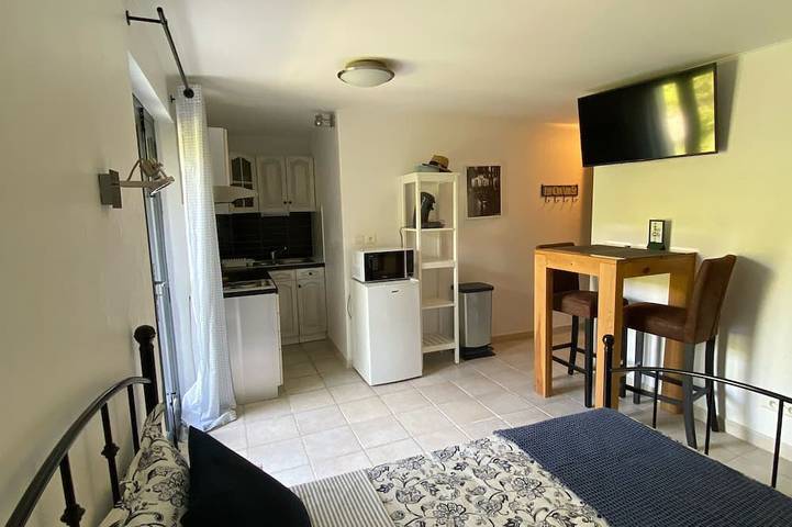 Gîte pour 2 personnes, avec jardin dans Les Paluds de Noves - 3