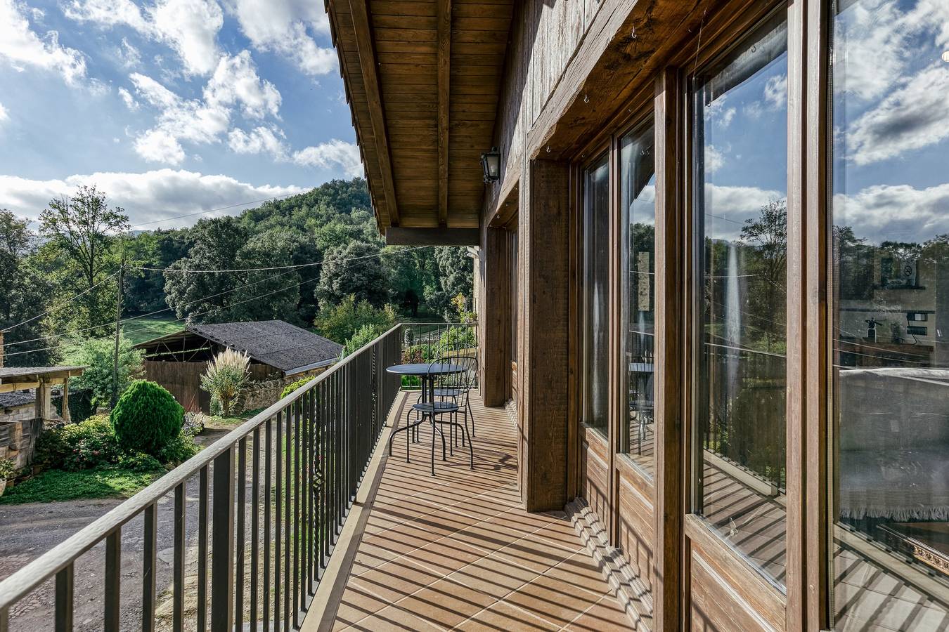 Casa de vacaciones 'La Cabanya De La Rovira - Dalt' con vistas a la montaña, terraza privada y Wi-Fi in Vall de Bas, Garrotxa
