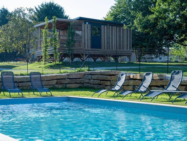 Location de vacances pour 15 personnes, avec piscine ainsi que jardin et terrasse, animaux acceptés dans Bioussac - 2