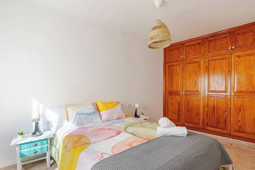 Entire apartment, Roque del Oeste, 2A, next to the sea in Famara Beach, Teguise