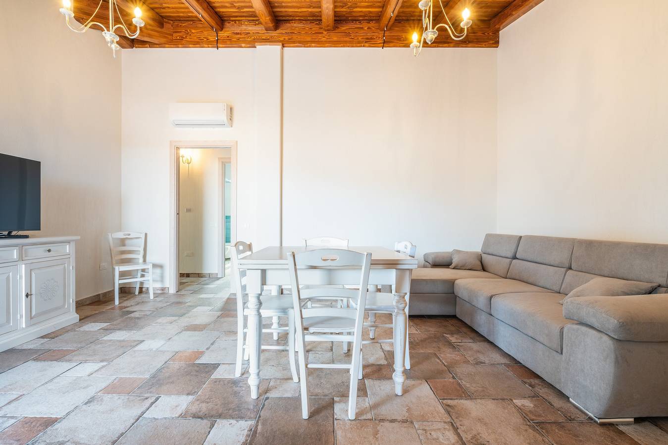 Ferienhaus 'Tramonto' mit Bergblick, Wlan und Klimaanlage in Crabonaxa/Villasimius, Villasimius