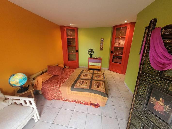 Location de vacances pour 2 personnes, avec jardin et terrasse ainsi que vue et piscine à Sepmes - 3