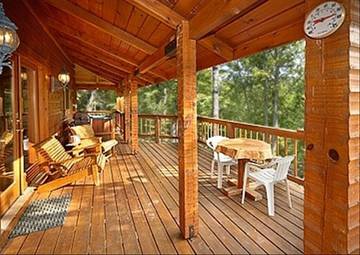 Log Cabin for 4 Guests in Wears Valley, Sevier County, Picture 3
