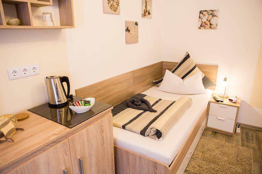 Ganze Wohnung, Steinzimmer - Kleines, modernes Einzelzimmer Nähe Musikhaus Thomann in Burgebrach, Steigerwald