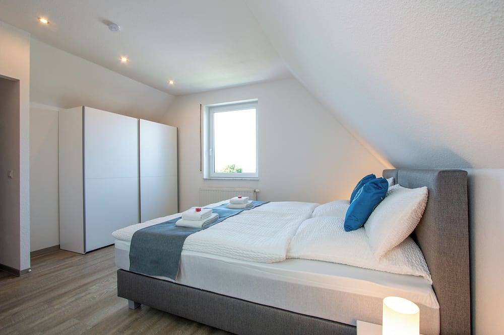 Ganze Wohnung, Zentrale, stilvolle und moderne Fewo im Grünen, mit Balkon und Boxspringbetten in Körbecke, Möhnesee