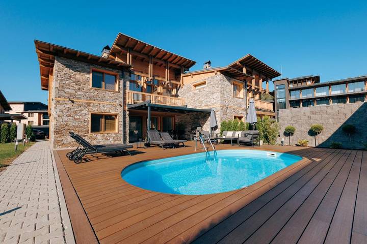 Casa rural para 10 personas, con vistas además de piscina y jardín en Bulgaria