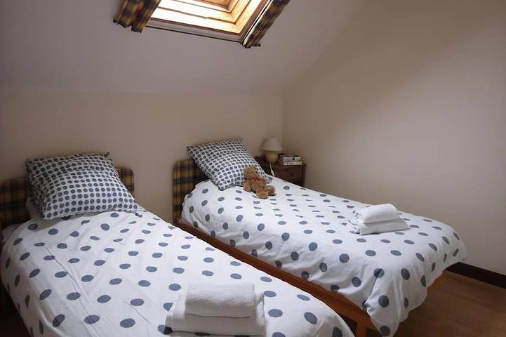 Gîte pour 6 personnes, avec jardin ainsi que terrasse et piscine à Les Champs-Géraux - 3