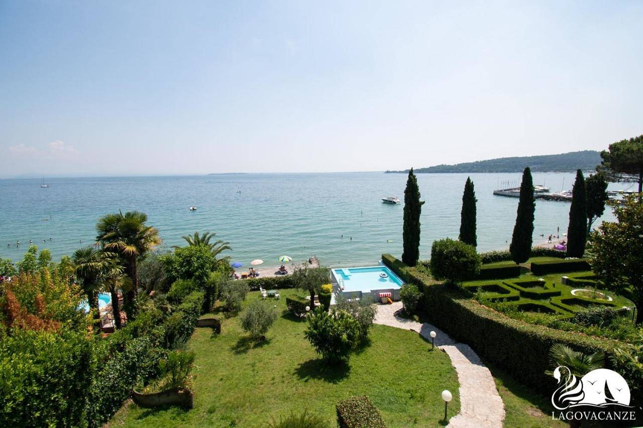 Villa Lydia in Padenghe sul Garda, Prealpi Gardesane
