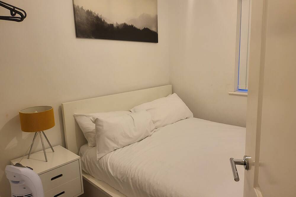 Garland Modern Apartment Dartford 1 With Parking in Dartford, Kent