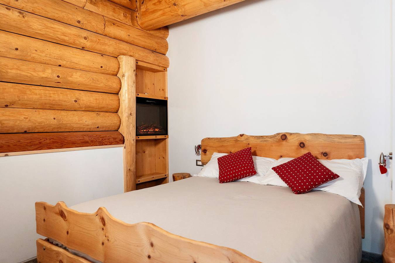 Room 'Cazzuffi Rododendro' with Mountain View, Private Terrace and Wi-Fi in Peio, Stilfser Joch National Park