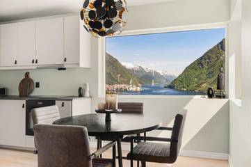 Ferienwohnung für 8 Personen, mit Garten und Ausblick sowie Seeblick in Odda