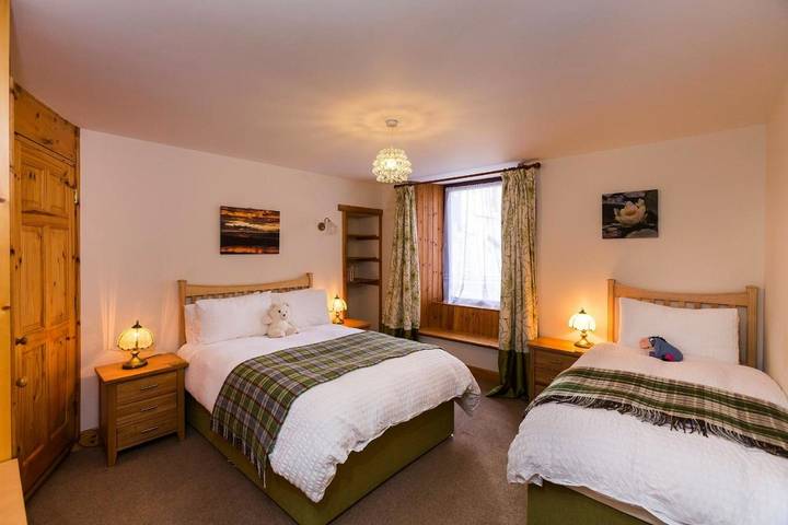 Ferienwohnung für 5 Personen, mit Ausblick und Garten, kinderfreundlich auf den Shetland Inseln