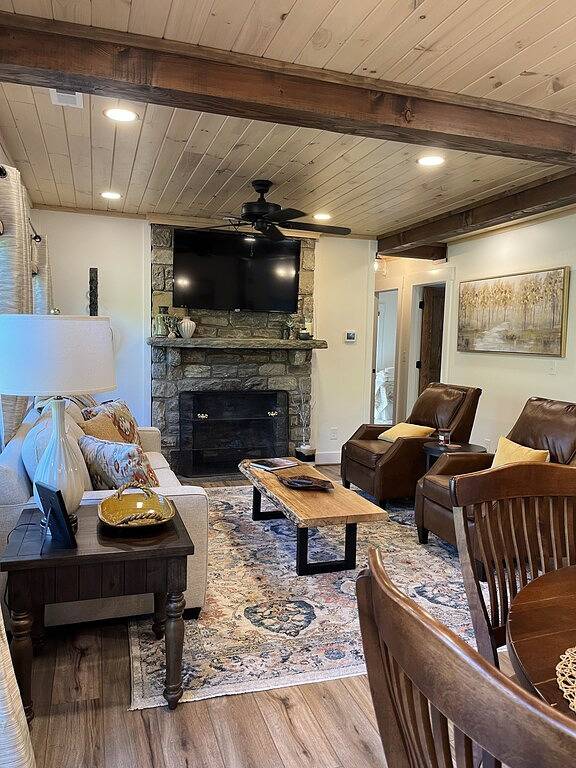 Stream....Firepit....Downtown Blowing Rock. Newly renovated. Cozy!!! in Blue Ridge Parkway, Blowing Rock