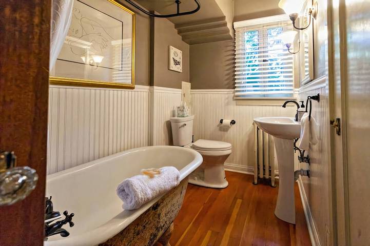 Vacation rental for 7 people, with yard, with pets in Kitsap County