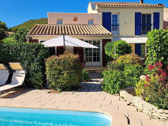 Gîte pour 5 personnes, avec jardin ainsi que piscine et terrasse