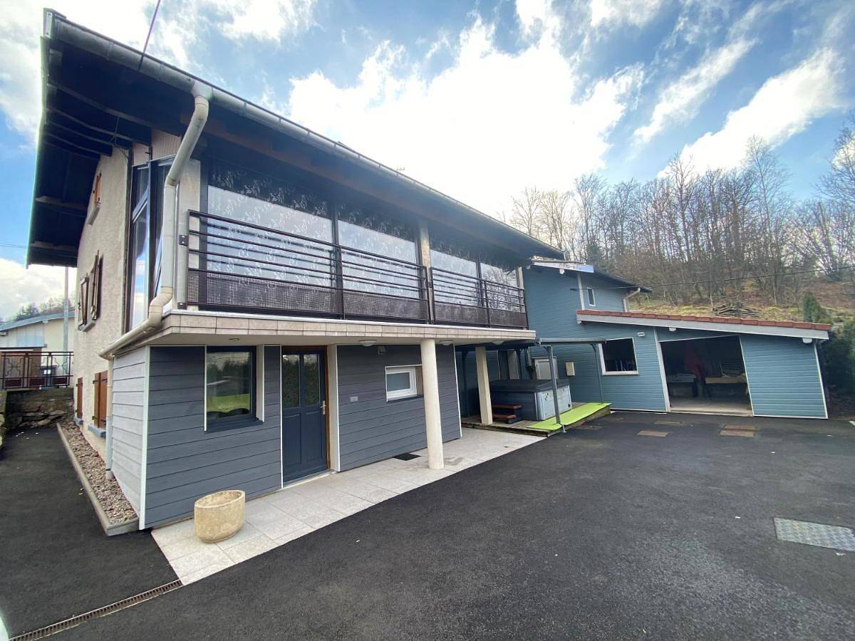 Six-Bedroom House in Vecoux, Région d'Épinal