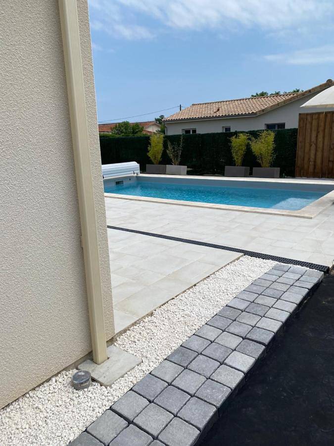 Gîte pour 2 personnes, avec jardin et piscine ainsi que terrasse et vue à Saint-Sulpice-de-Faleyrens - 3